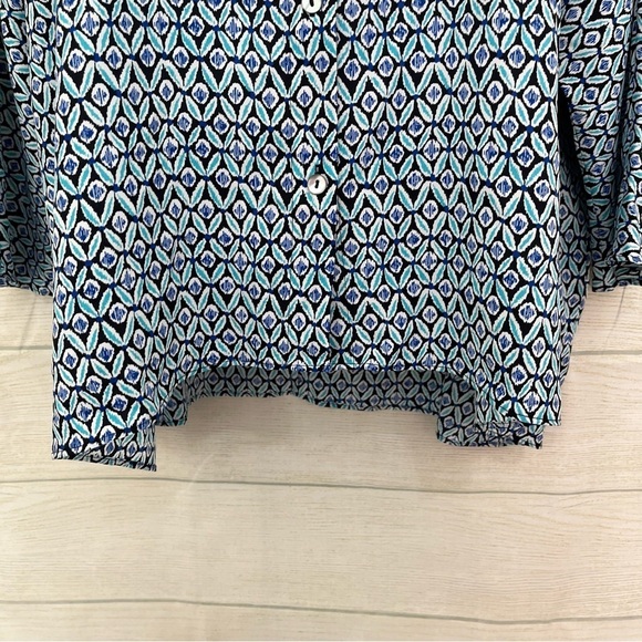 Chico’s Blue Geometric Print Button Front 3/4 Dolman Sleeve Blouse - Picture 4 of 9